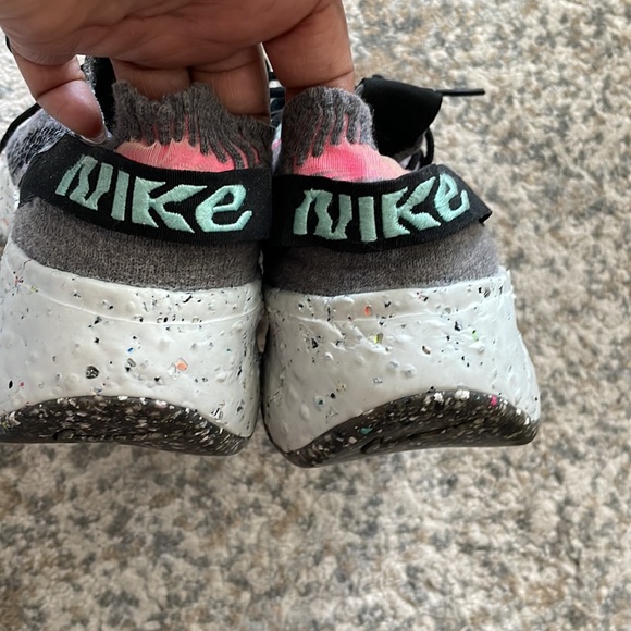 Two pair of Nike slip on Sneakers size 8.5 - Picture 6 of 6